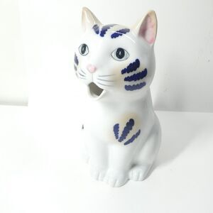 Cat Shaped Pitcher Figural Henriksen Imports Japan Vintage White Blue